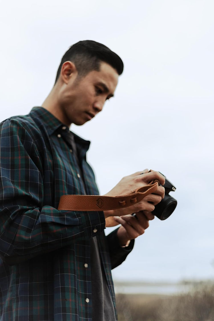 STRAPS Classic Leather Camera Strap | Full-Grain Leather with Suede Backing | Compatible with DSLR & SLR Cameras